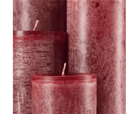 Bika Candles Lotuskerze Weinrot mit geöffneten Blütenflügeln beim Abbrennen